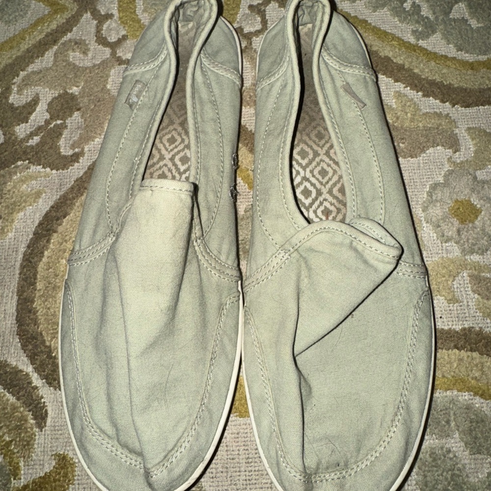 Sanuk Gray Flats Comfortable Slip-On Loafers